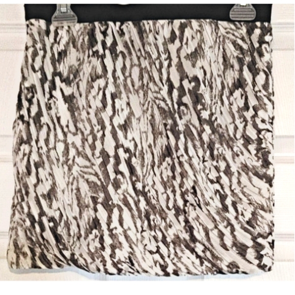 NWT Armani Exchange skirt Size 2 - Picture 7 of 10